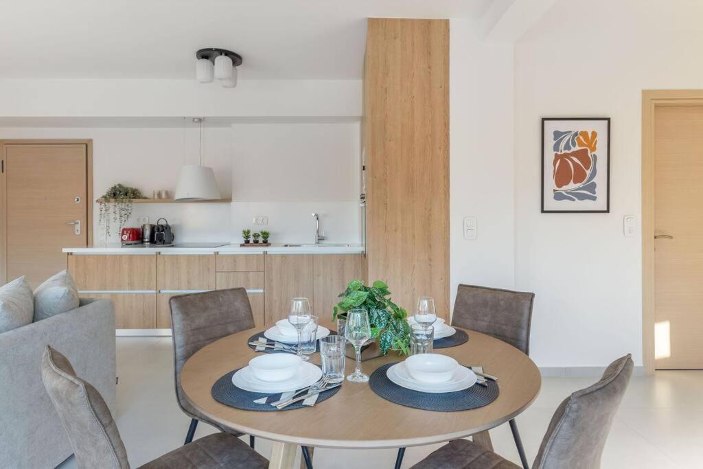 Athinais Luxury 1 *